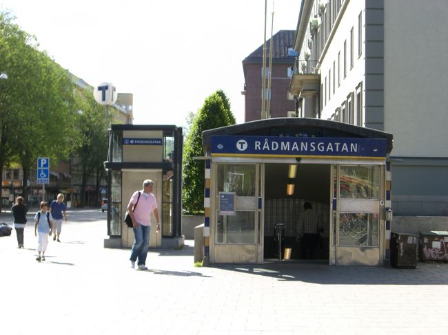 図書館をでて、地下鉄に乗ります。<br />もちろんストックホルムカード