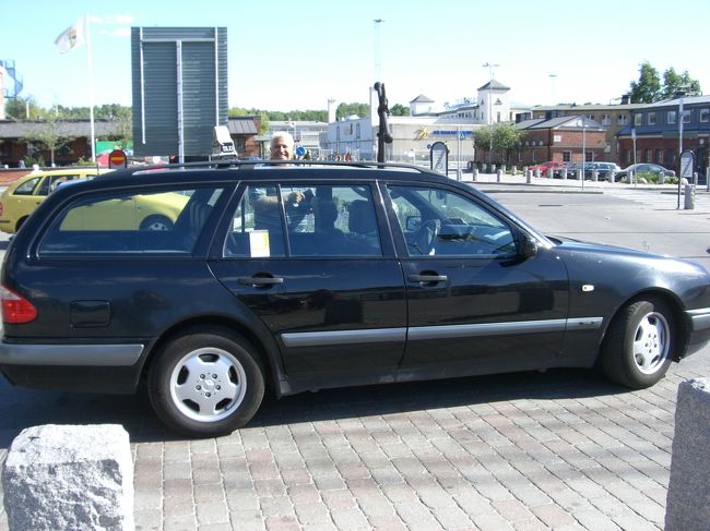 結局タクシーで。<br />よく見たら、おっちゃん笑顔や！！<br /><br />