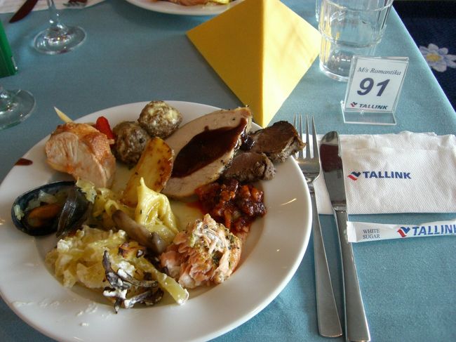 １皿目<br />お腹が減ってるので、<br />肉系が多い(笑）