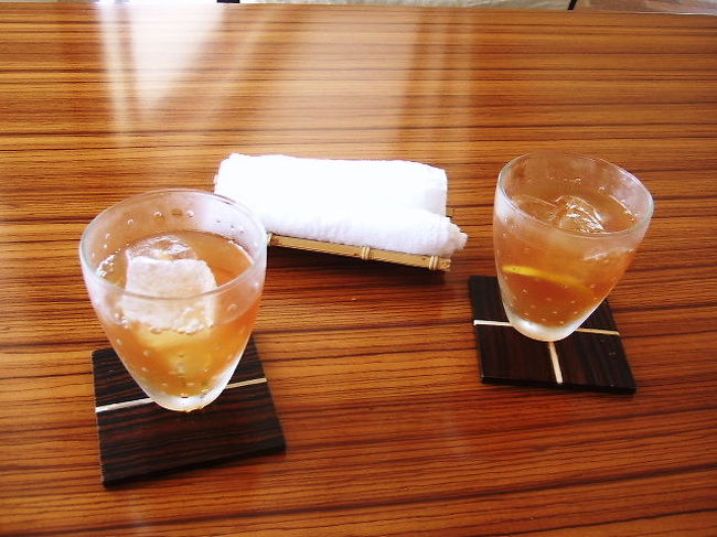 ソファーに座ってチェックイン。<br /><br />乾いた喉にウエルカムドリンクが嬉しい♪