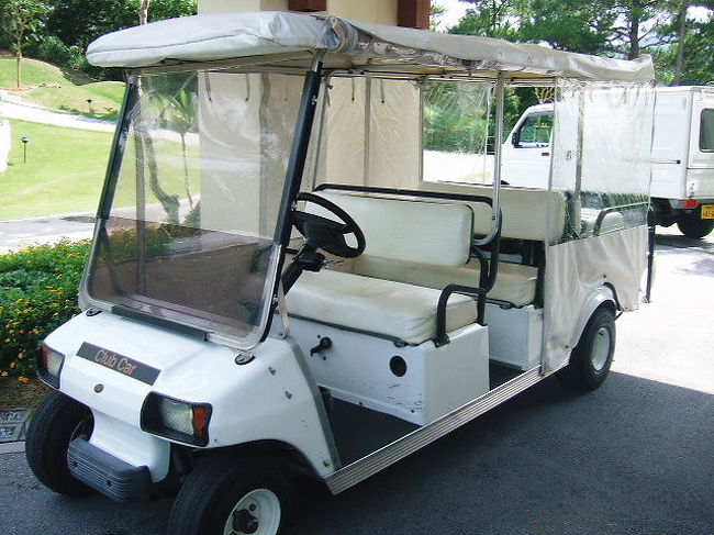 レセプションハウスからはカートで送迎<br /><br />100メーターもない距離ですが少し坂道になってるので、暑い時間はカートで移動しました！