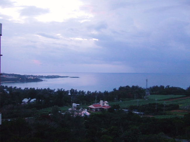 明日の予定を計画してるとアッと言う間にディナーの時間。<br /><br />19時半近くの景色☆