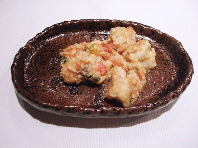 小海老のトマト豆乳クリーム<br /><br />チリソースも選べますが、迷ってるとシェフが「２種類お出ししましょうか？」って♪<br /><br />２種類の調理法で頂きましたが、両方とも美味しかったですぅ〜〜〜