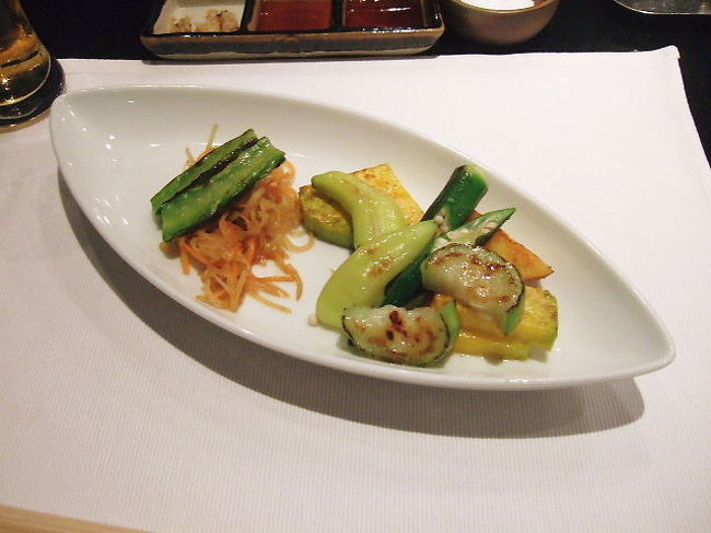 島野菜焼きにイカスミ入り島豆腐ディップを添えて。<br /><br />へちま、島カボチャなど珍しい野菜たちです。<br />もちろん美味しい！！！