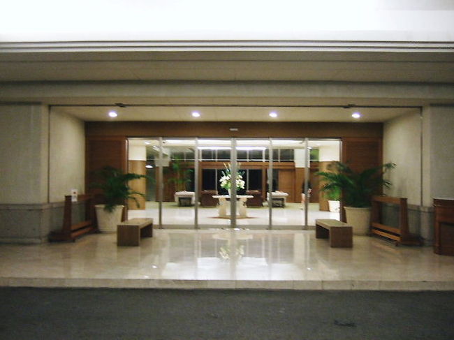 クラブハウスエントランス<br /><br />クラブハウスまではカートで送迎してくれま〜す。