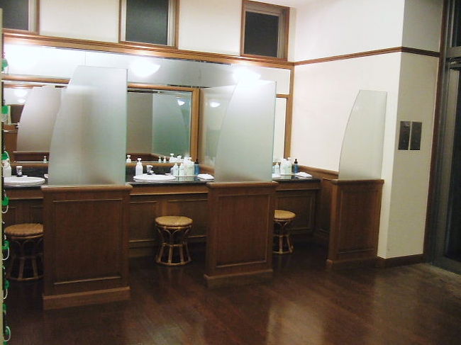 龍譚からは同じくクラブハウス内１Ｆの大浴場へ。（10:00〜22:00）<br /><br />アメニティー、タオル類の用意がありますので手ぶらでもOK！<br />無料でした。