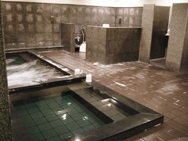 遅い時間でしたので貸切〜〜〜♪<br /><br />日没する頃にはラウンド終了後のプレーヤーで多少は混むとの事でした。