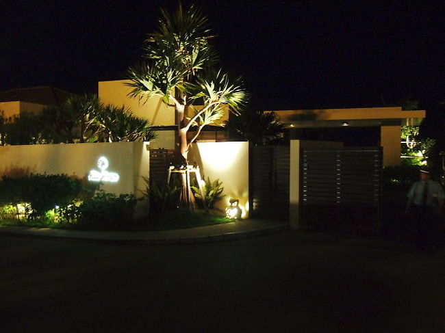 カートでの無料送迎もしていただけますが、やや涼しくなってきたので散歩がてらお部屋に戻りま〜す。<br /><br /><br />ホテルの入り口には警備員の方がいらっしゃいました。<br /><br />