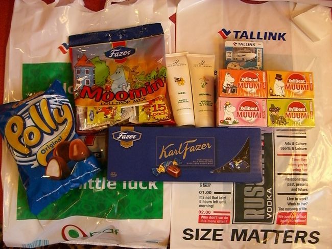 買ったもの<br />・ムーミンキャンデー・・・１４ＳＥＫ<br />・クリーム（はちみつ＆カモミール）・・・各２３ＳＥＫ<br />　　　英語表記がないから、近くの外人さんに「ハンド？ボディー？」<br />　　　ってパッケージを見てもらったけど、<br />　　　不明。<br />　　　取りあえずボディーに使ってますが、<br />　　　肌荒れもせず、しっとりしてくれます♪<br />・ＴＡＬＬＩＮＫキーホルダー・・・１９ＳＥＫ<br />　　　押すと光ります！<br />・ムーミンガム８個パック・・・６３．５０ＳＥＫ×２個<br />・ＴＡＬＬＩＮＫのスーパーの袋・・・１．５０ＳＥＫ×２個<br />・ファザールチョコ・・・３６ＳＥＫ<br />　　　フィンランドのチョコを一足お先に<br />　　　これ、めっちゃおいしいです♪<br />・Ｐｏｌｌｙ　Ｏｒｉｇｉｎａｌ・・・３０．５０ＳＥＫ<br />　　　ちょっとお酒の利いた白いキャラメルのチョココーティング<br />　　　お酒が苦手なので、イマイチ。