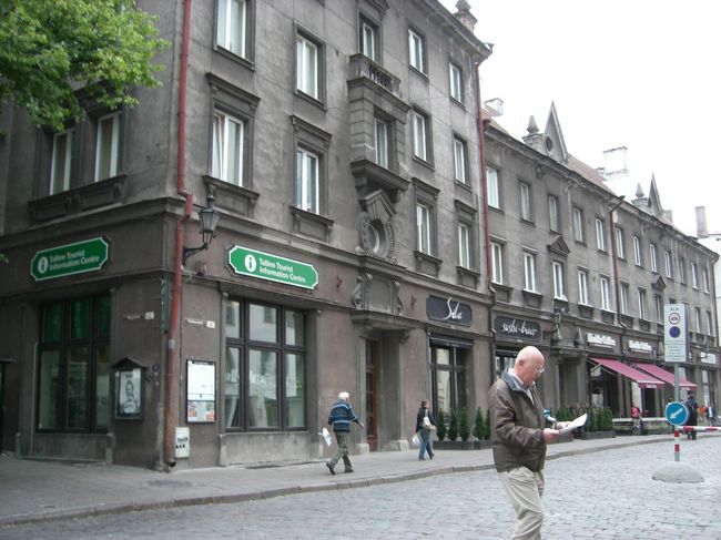 インフォメーションでタリンカード６時間<br />ＥＥＫ１３０を購入。<br />何時から使う？って尋ねられ、<br />このとき１２：５０だったので１３：００スタートに