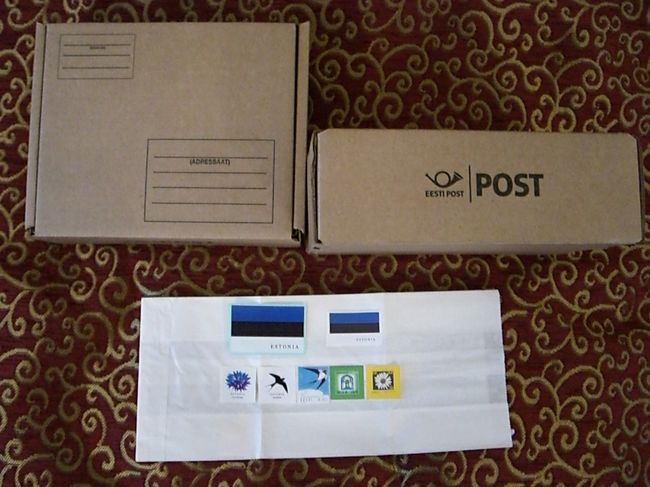 切手やシール、箱を買いました。<br />箱は帰ってから、旅の思い出の小物を入れるため。<br />郵便局からは自分用にポストカードを送りました→<br />１週間ほどで届きましたよ♪<br /><br />郵便局はおばちゃんが一人でやってました。<br />とても明るいかわいいおばちゃんでした！