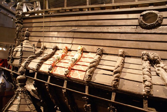 こちらも復元された戦艦<br /><br />装飾部分にはところどころ色が残っている。<br />300年も海底に沈んでいたというのに・・・<br />