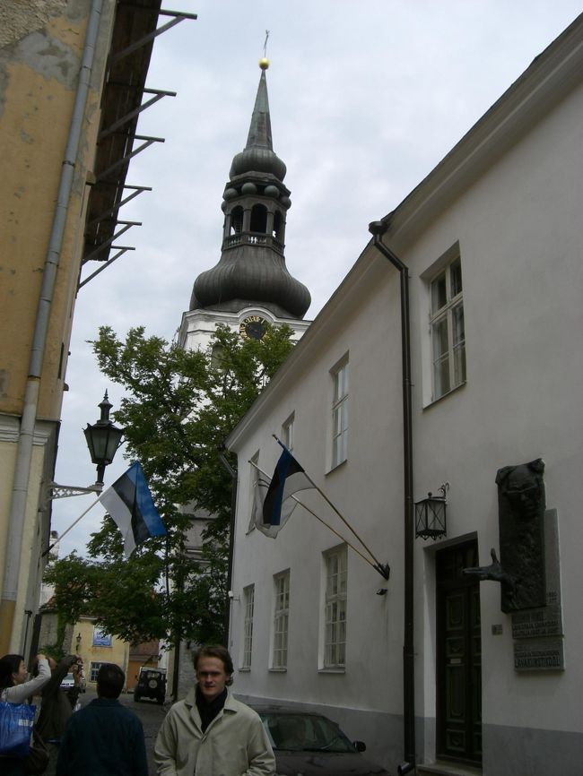 トームコーリ通りと<br />大聖堂。<br /><br />大聖堂は音楽の練習中かなにかで、<br />中に入れず。。。<br /><br />