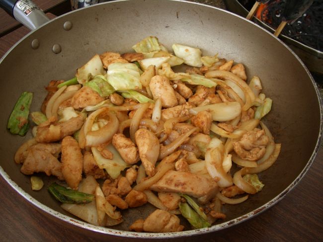 下呂の名物料理の一つである「けいちゃん」？？です。<br />鶏を味噌味と醤油味で炒めたもの？<br />今回は味噌味をいただきました。<br />これがとっても美味しい!!鶏もやわらかくて、味もいい!ちょっとピリ辛でお酒に合う感じ☆<br />また食べに行きたいケイチャンでした♪