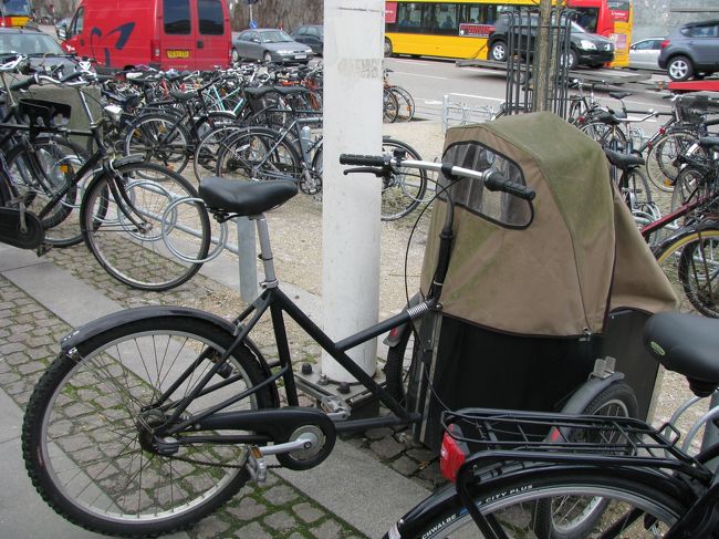 チャリ！！<br /><br />突然の雨にも大事な子どもが濡れてしまわぬように。<br />