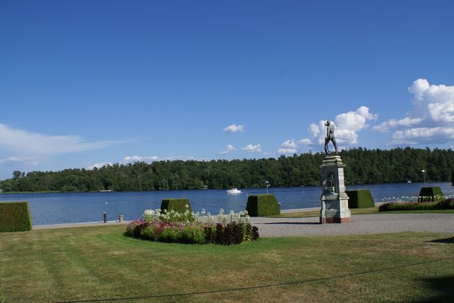 内部の見学を終えて外に出ると、メーラレン湖のそよ風が心地いい。<br /><br />建物はエアコンが無いので、熱がこもって意外と暑かった。