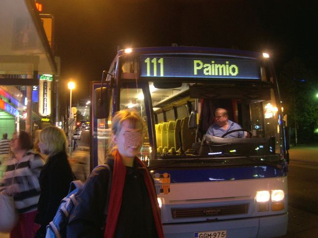 1930に友人と会い、近くのイタリアンファミリーレストランへ。しばし話し込む。22時過ぎの最終バスでPiikkioの家へ。ここから30分くらい。<br />日本から8月29日にかえったあと今は両親と住んでいる。来週大学の寮に引っ越してくると。今年は卒論が大変だと。英語が得意なので、そのような会社に就職できることを希望している。明日10時15分にあうことにして別れる。