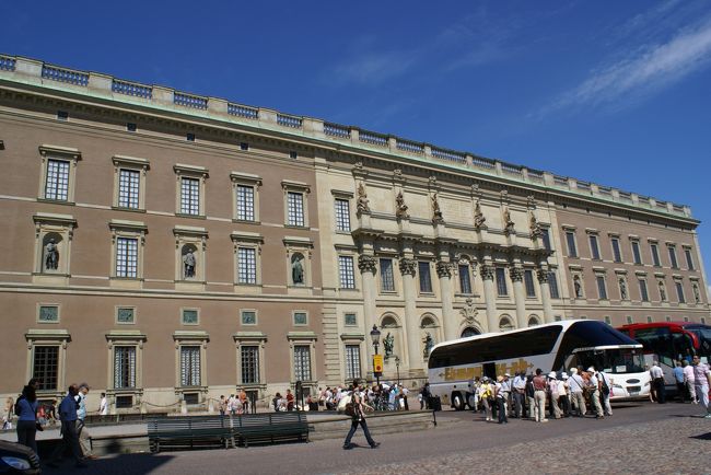 13：17<br />市庁舎を後にして王宮にやって来ました。<br />昼食はガムラ・スタンのレストランで頂きます。<br />