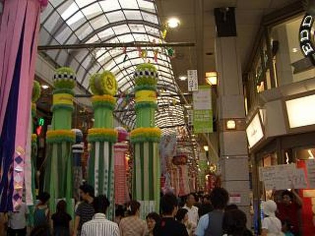 ホテルで一息入れたところで、七夕祭りを見て回ることにしました。以前、十数年前によったことがありますが、あまり、時間がなかったこともあり、印象に残っていません。<br />今回は、じっくり、見て回ります。
