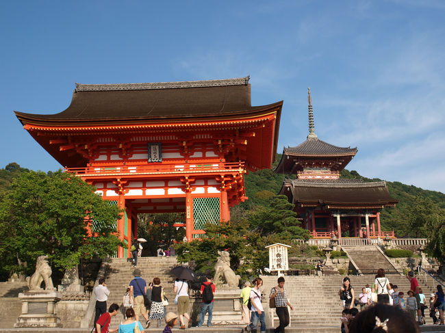 続いて清水寺へ<br />仁王門