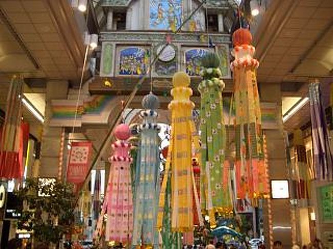 １時間以上回っていたので、結構、疲れてしまいました。飾りのはじっこのほうに着たのか結構人も少なくなっていました。この辺で見物を終了し、ホテルで休息後、夕食を食べようと思います。ちなみに今日は北京オリンピックの開会式なので、夕食後はホテルで１杯やりながらゆっくり見ようと思います。