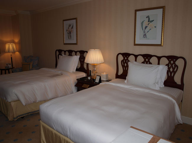 ホテル到着。<br />贅沢にリッツカールトン大阪です。<br />良いお部屋です