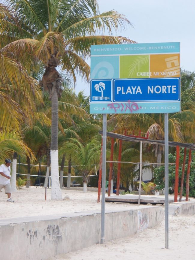 その北西の端には、プラヤ・ノルテというビーチもあります。非常に遠浅のビーチです。イスラ・ムヘーレスを満喫した後は、カンクンに船で戻りました。