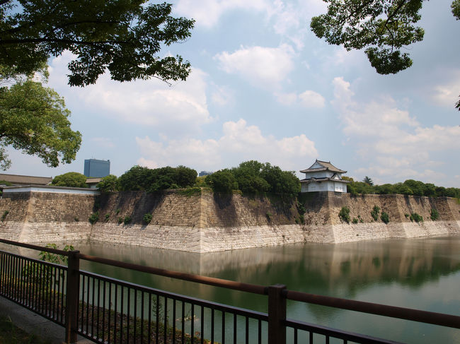 地下鉄で谷町四丁目までやってきました。<br />ここでロードトレインに乗車して大阪城内へ。