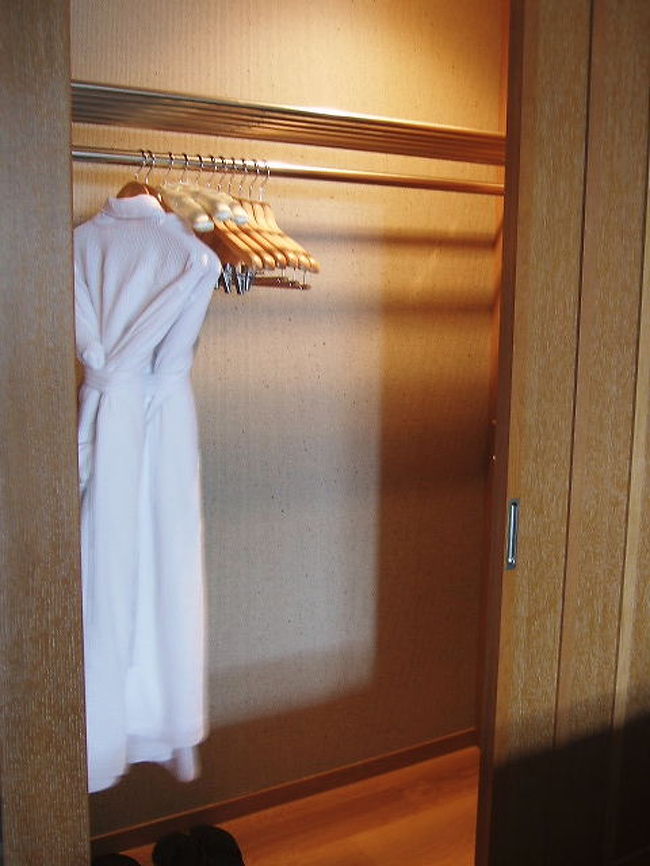 ベッドわきにはクローゼット<br /><br />