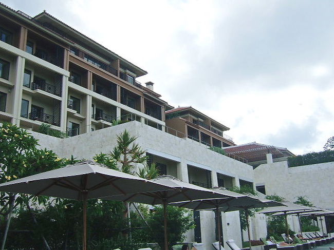 プールからみたホテル