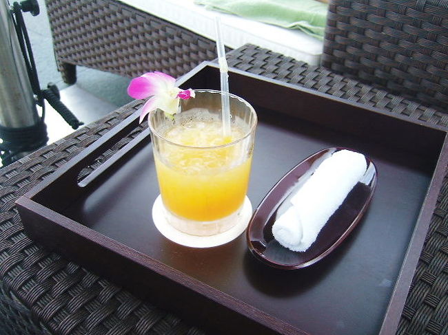 ドリンクとオシボリのサービス（無料）<br /><br />コーヒー、紅茶、マンゴージュースなどから選べます。