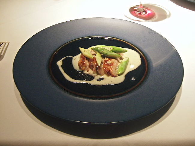 「山原（やんばる）島豚のグリル」<br /><br />ちょっとお高いですがお薦めの一品！<br /><br />こちらのレストランは宿泊ゲスト以外の利用も可能ですがドレスコードありです。