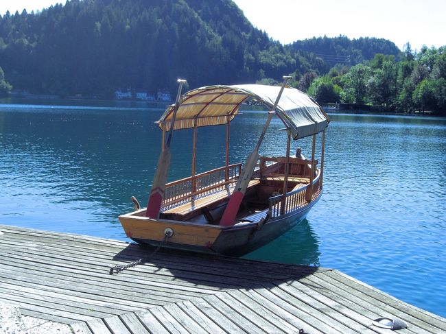 結局、聖マリア教会にはこの手漕ぎボートで一番乗り〜。<br />こんな時、パックツアーって良いなぁ！と思います！