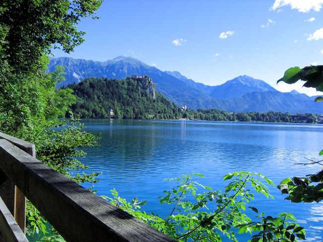 教会を出て島の周りを１０分位で１周する事も出来ます。<br />