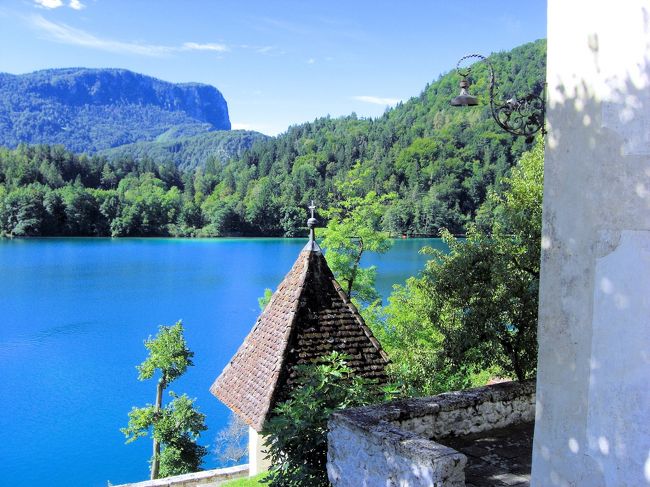 ブレッド湖は本当に不思議な色合いをしています。