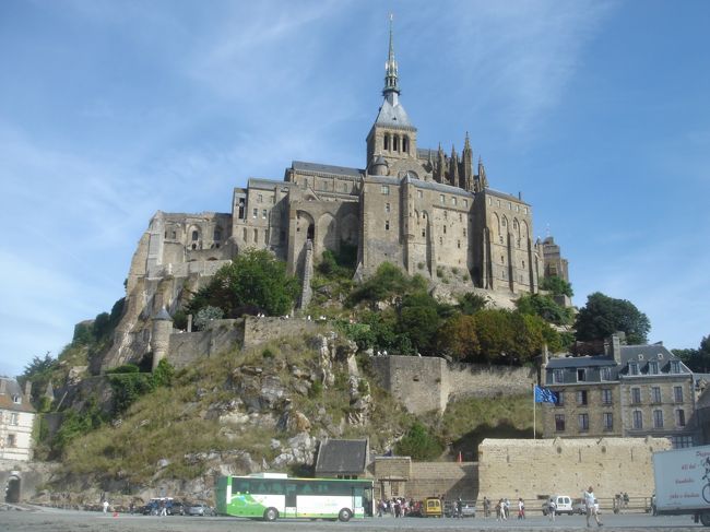 <br /><br /><br />岩山にそそり立つモン・サン・ミッシェル