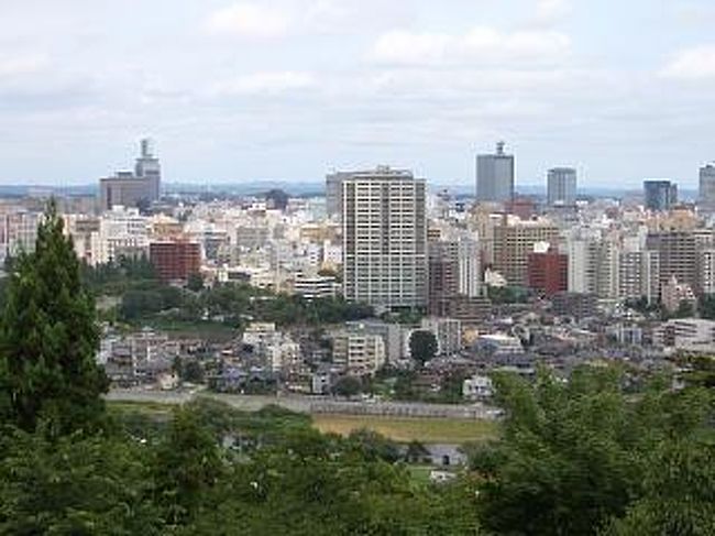 仙台城址からの仙台市内を望みます。<br /><br />この後、仙台から新幹線にて東京に戻り、４泊５日の広島、仙台旅行も終了となりました。<br /><br />ちなみに新幹線でも牛たん弁当（１０００円）を購入し、お土産にも「伊達の牛たん本舗」さんの牛たんを買い、仙台では牛たんづくしでした。