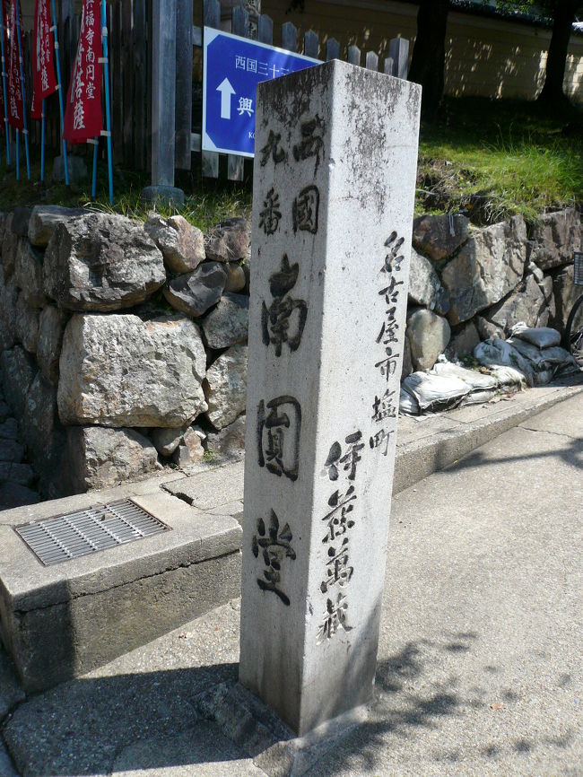 階段を下りて猿沢池に向います。思っていたより近くて助かります。