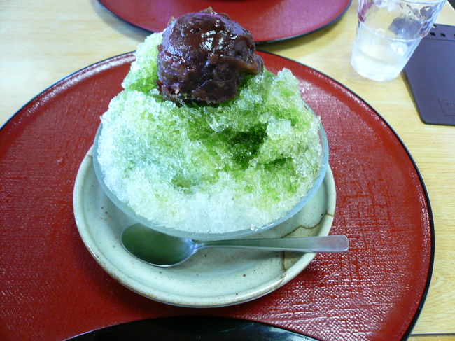 せっかくなのでココは、和なかき氷を頂きました♪♪外でかき氷を食べるなんて、ほぼ一年ぶりです。これだけ外がアツイと一層とおいしく感じます。(でもこの後、きっちり食べた分汗かきますが)