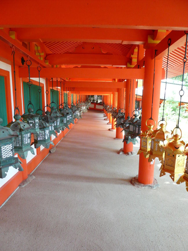 回廊と灯篭です。なんか中途半端なシャレになってしまいましたが。