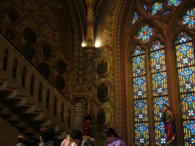 ここのステンドグラスも綺麗です。