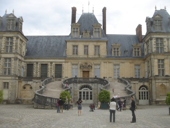 <br /><br /><br />ナポレオンゆかりの馬蹄形の階段