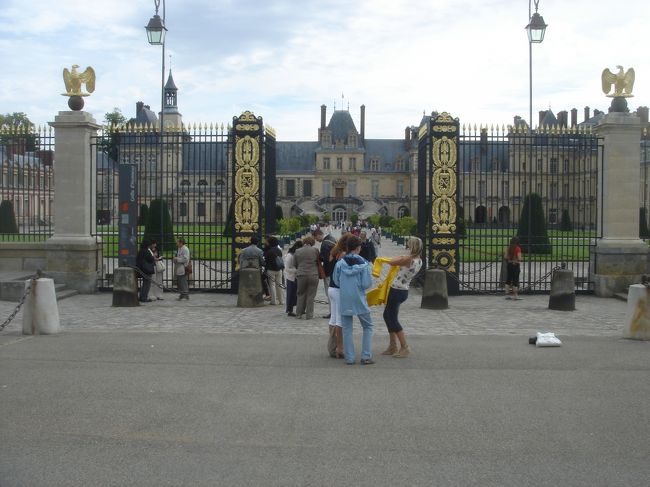 <br /><br /><br />フォンテーヌブロー宮殿の正門