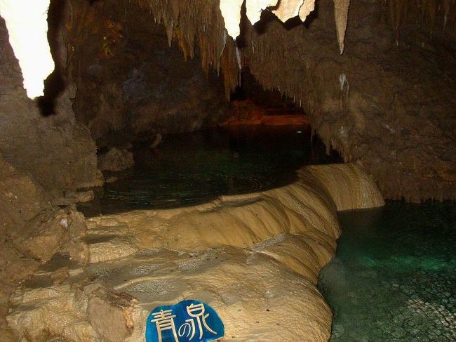 青の泉水というところです。地下水が流れ出ているようです。