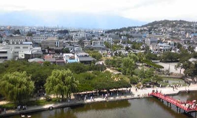 【松本城】<br /><br />天守六階（最上階）からの風景。<br /><br />西方向の風景です。