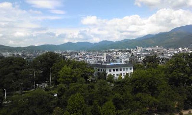 【松本城】<br /><br />天守六階（最上階）からの風景。<br /><br />北方向の風景です。