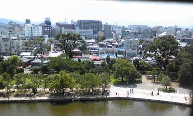 【松本城】<br /><br />天守六階（最上階）からの風景。<br /><br />南方向の風景です。
