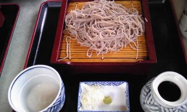 長野に来たらおそばを食べよう！って事で「そば庄　松本城店」に入りました。<br /><br />とろろそばを食べました♪