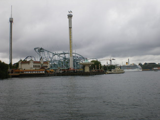 途中にチボリ公園発見。<br /><br />チボリって・・・スウェーデンにもあるんですね・・・<br /><br />デンマークにあることは知っていましたが、スウェーデンにもあるとは、岡山県民の私も知りませんでした。