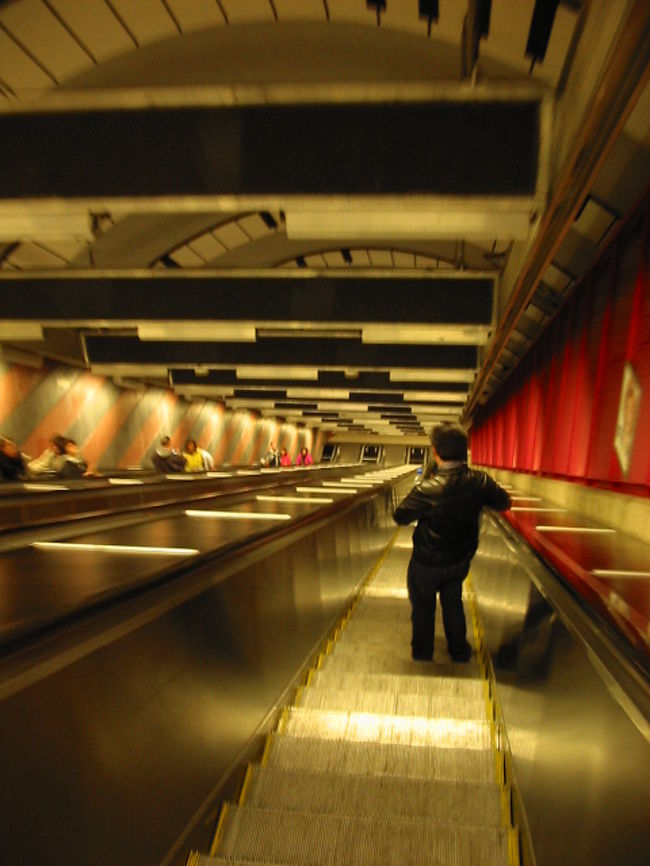 3日目。今日は街歩きとお土産探しです。<br />ストックホルムカードの期限までにと有名な地下鉄にのりに行きました。